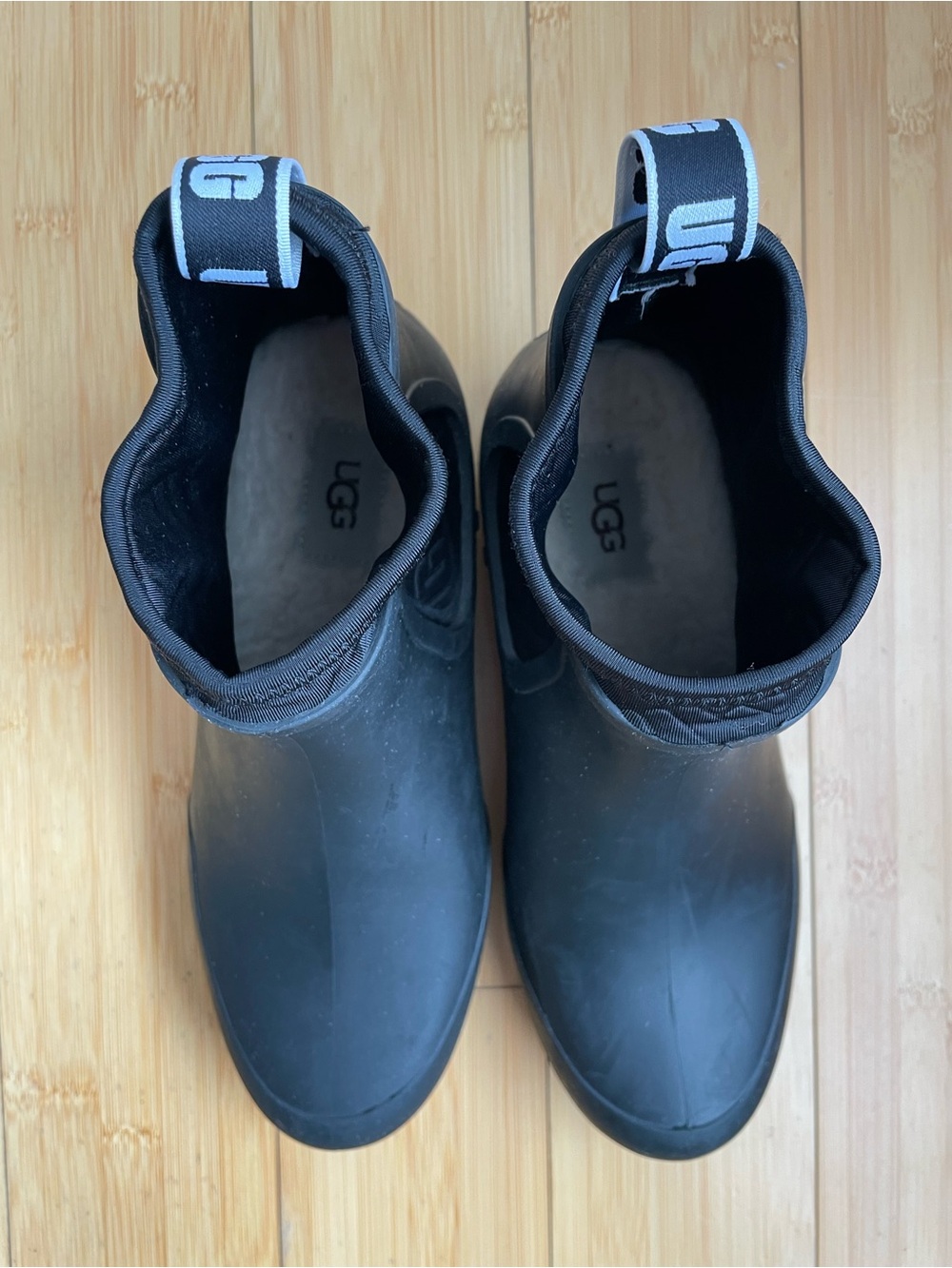 UGG Chevonne Matte Black Chelsea Rain Booties - Picture 4 of 5
